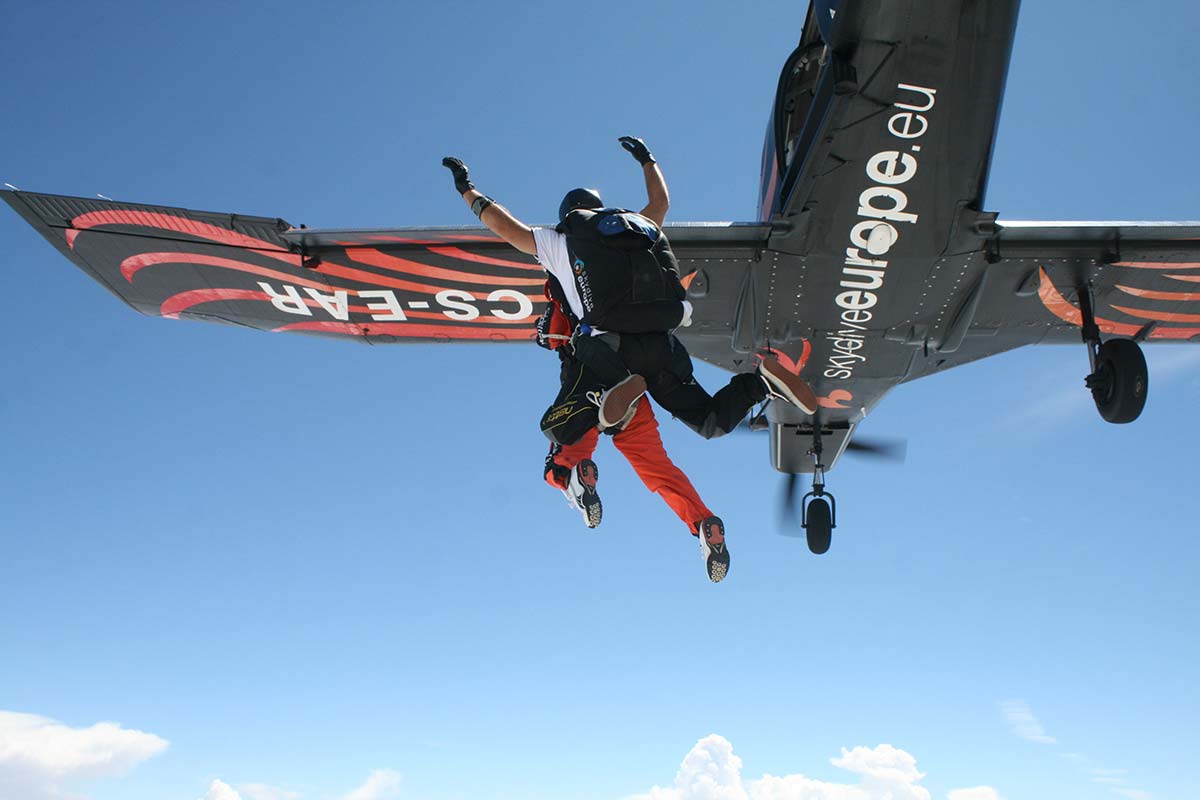 salto-de-paraquedas-tandem-boarding_2x.j